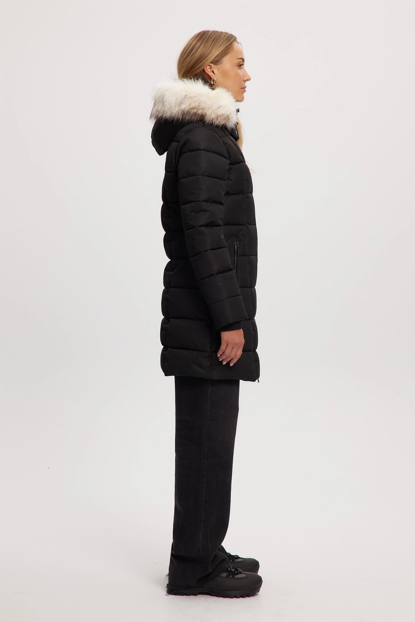 Hannah - Image 11