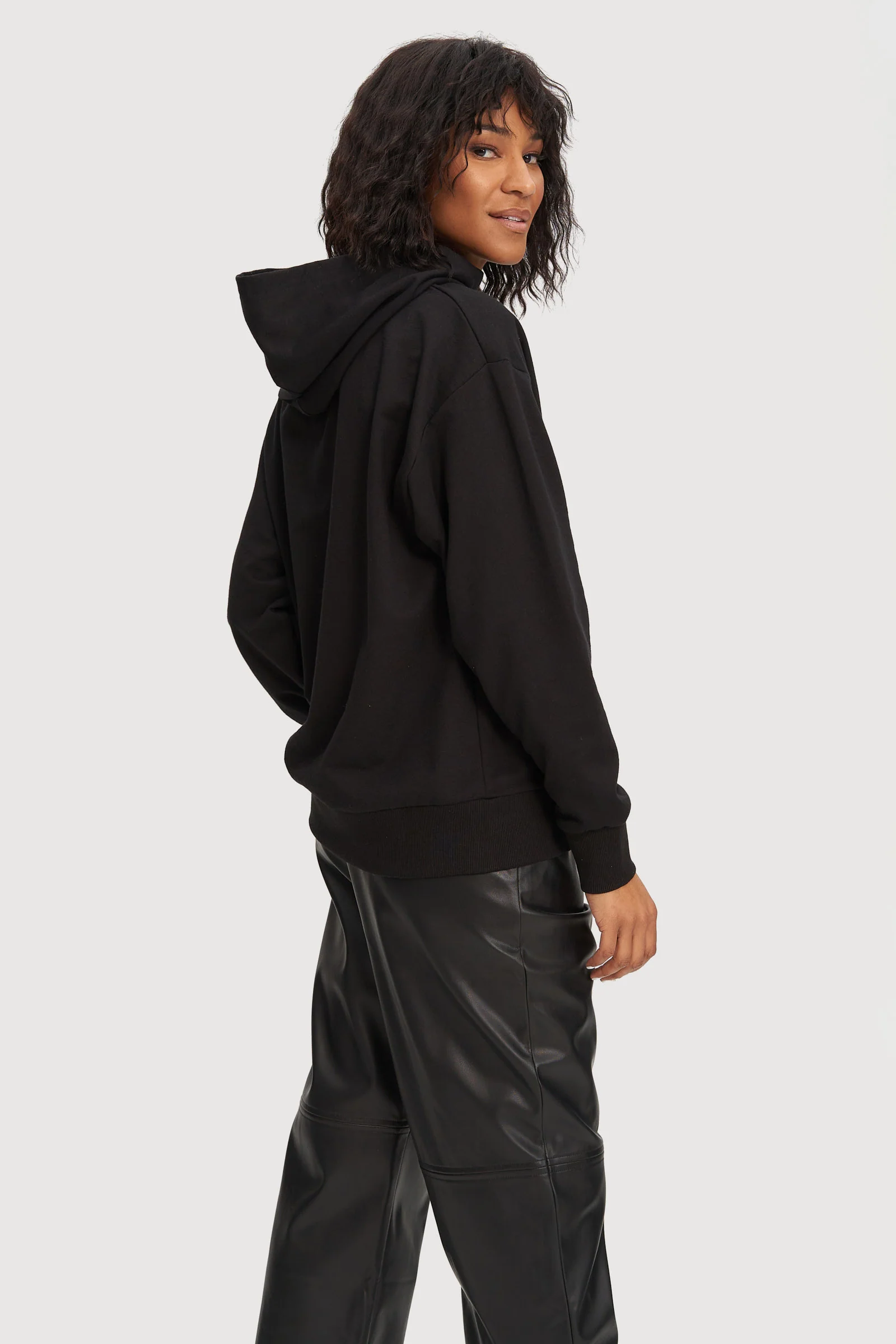 Reign-03 - Image 8