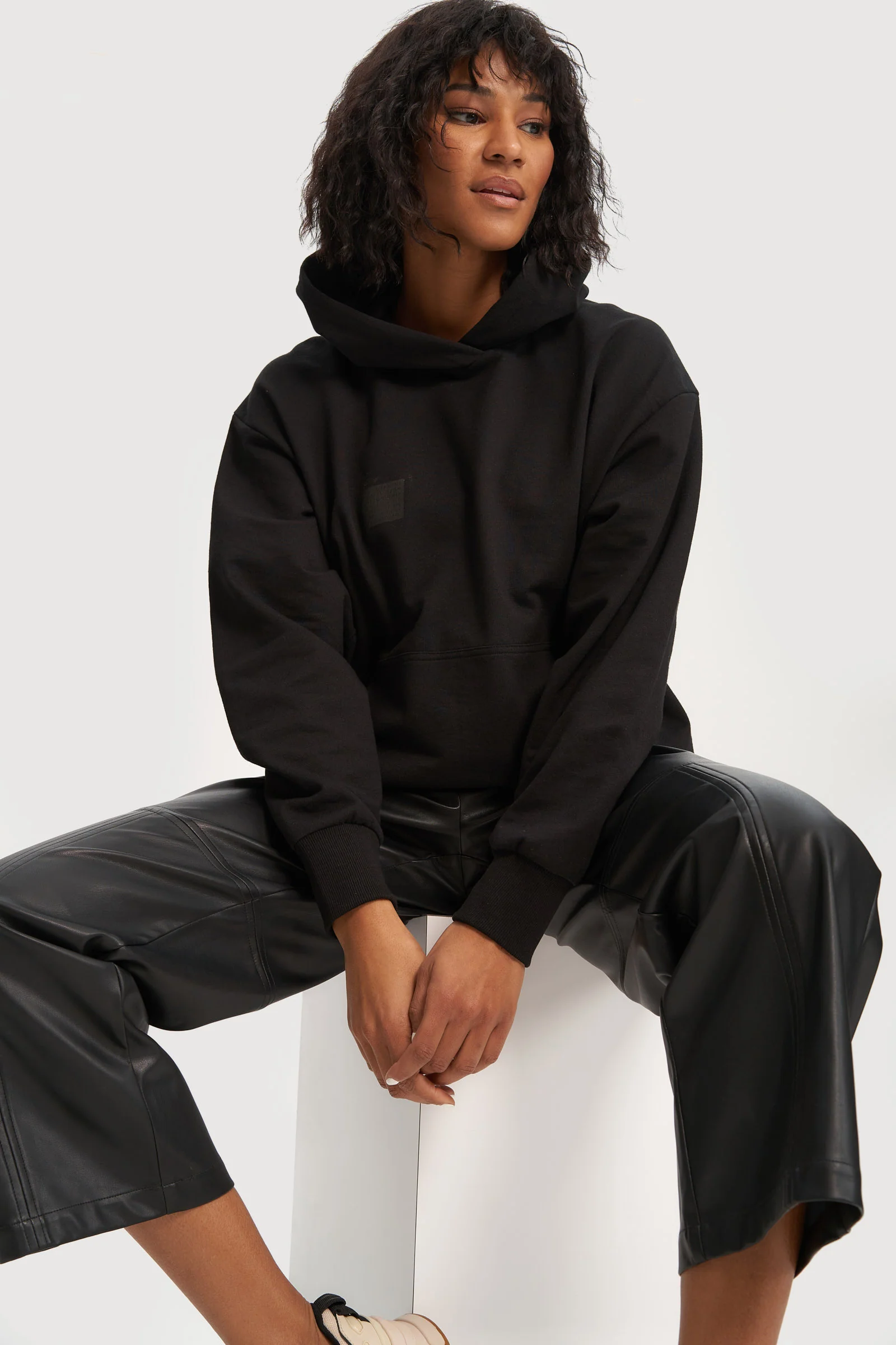 Reign-03 - Image 9