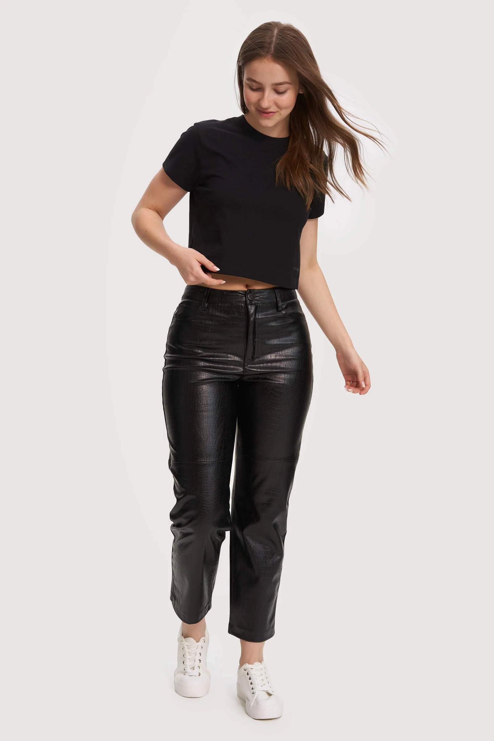 Tay - Image 7
